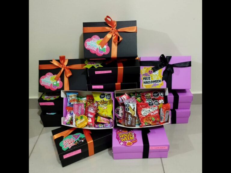 En la celebración de Halloween 2024, sorprendimos a los más pequeños con cajitas llenas de dulces y sonrisas. Un detalle pensado con cariño para los hijos de nuestros colaboradores.